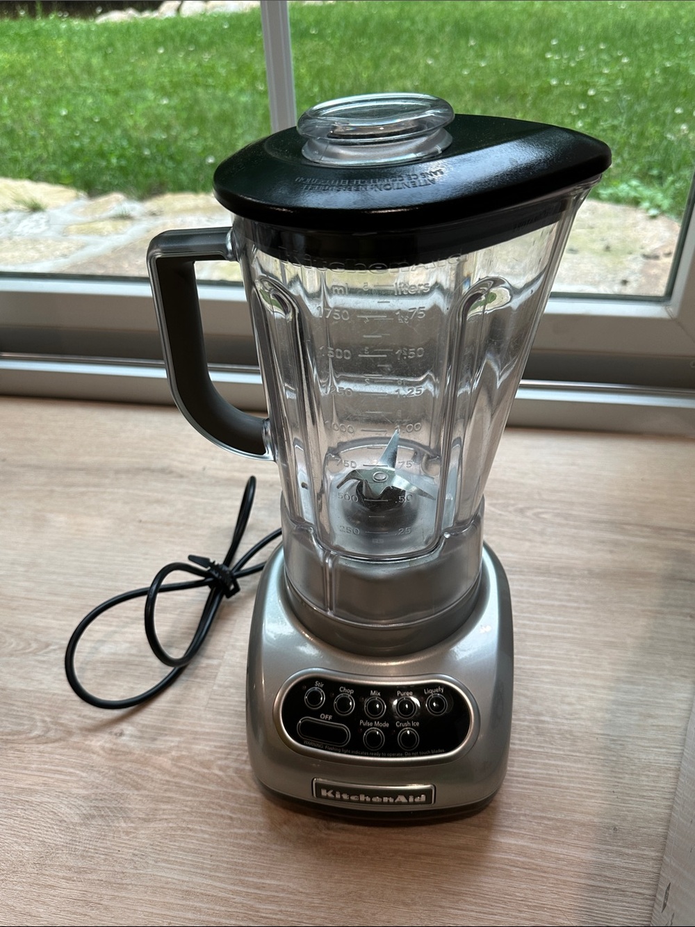 KitchenAid Blender 56oz 7 Function Silver Countertop Blender KSB560MC0 working